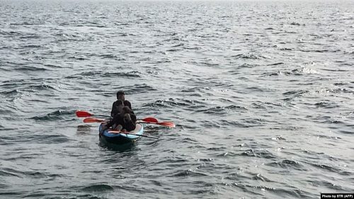 بازداشت و دستگیری ایرانیان پناهجو که به سمت انگلستان می رفتند ایرانیان پناهجو مرکز اطلاعات ایرانیان خارج کشور -                             500x281 - دستگیری ایرانیان پناهجو به سمت انگلستان